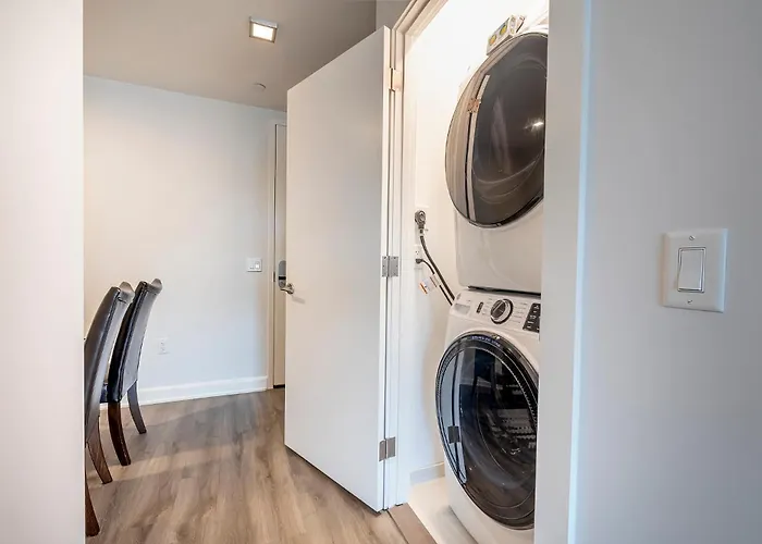 Luxury Apt Near Downtown