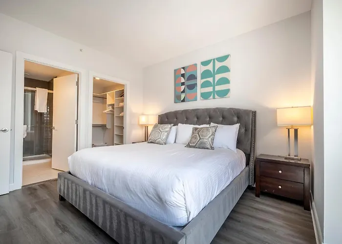 Luxury Apt Near Downtown