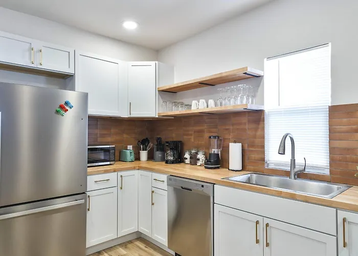 Timeless Beautiful Milwaukee Home Walking Distance To Downtown