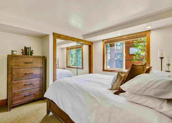 9Br Tahoe Villa, Hot Tub-Sauna-Gym-Game Room Lx33