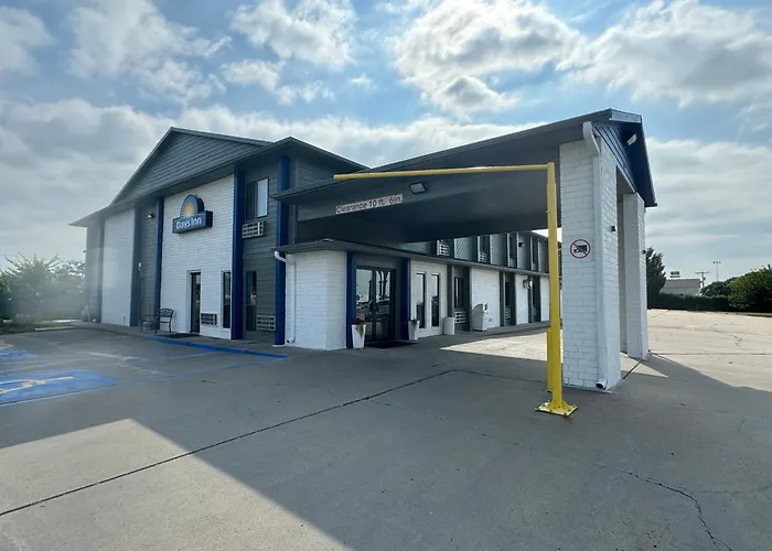 Days Inn By Wyndham Salina I-70