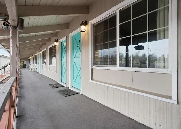 Silver Spur Motel