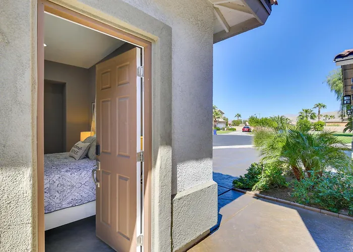 6 Mi To Coachella Festival: Serene Studio