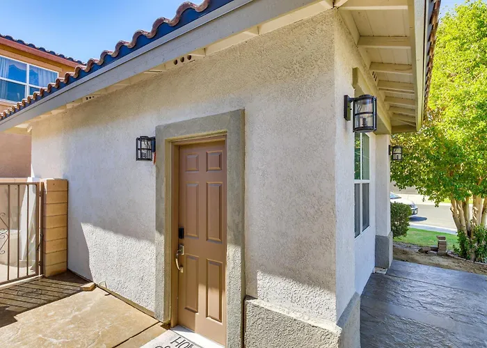 6 Mi To Coachella Festival: Serene Studio