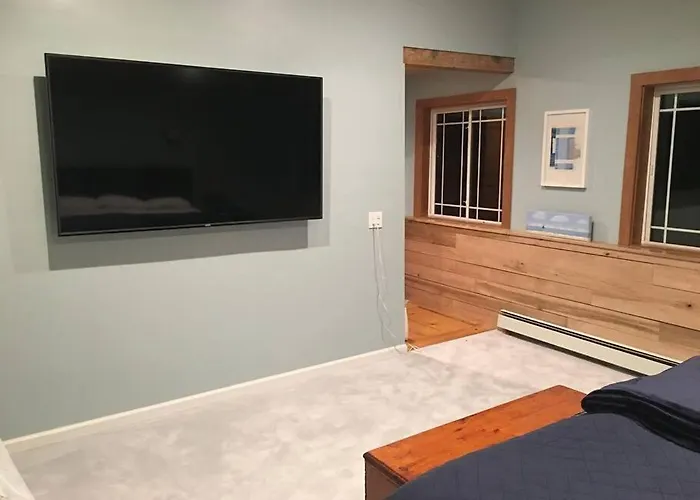 3 Bedroom Winter Chalet 10 Minutes From Stratton Mt And Mt Snow