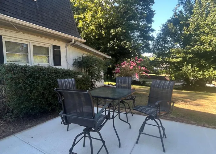2Br Private Duplex, Quiet, Central,Remodeled