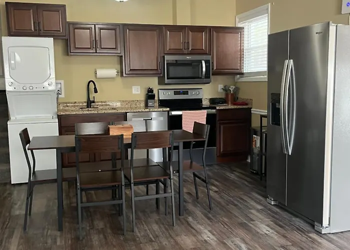 2Br Private Duplex, Quiet, Central,Remodeled