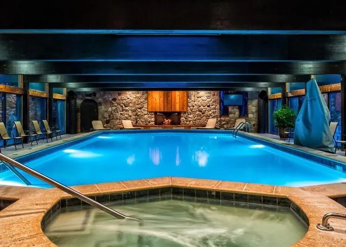 Spacious Condo With Pool Pass!