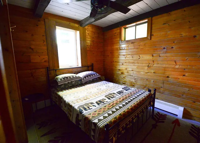 Cozy Cabin With Hottub At Cloverdale Cabins
