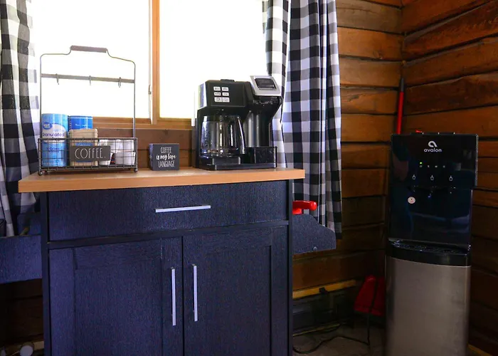 Cozy Cabin With Hottub At Cloverdale Cabins