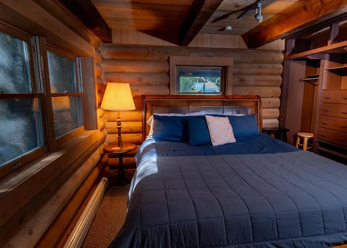 Private Forest Lodge Near Silverwood Theme Park - Sleeps 10
