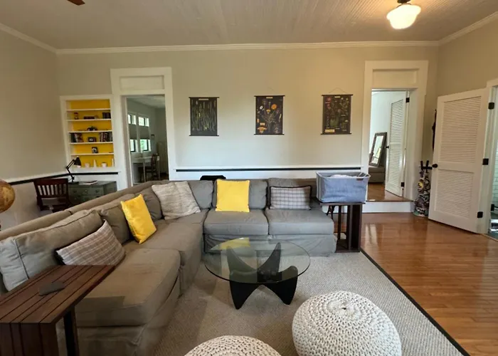 Schoolhouse No. 11 * Hudson Valley Upstate Getaway