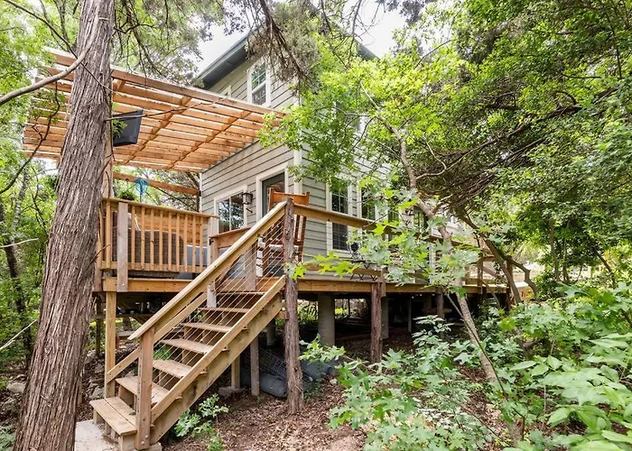 Cozy Coop Casita - Lake Travis-Hot Tub-Tiny House