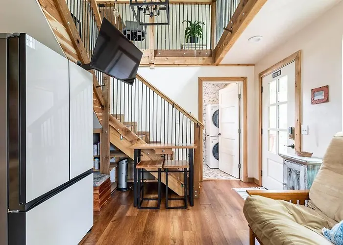 Cozy Coop Casita - Lake Travis-Hot Tub-Tiny House
