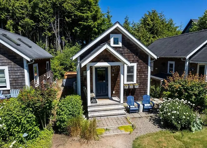 Seabrook 2 Bedroom Cottage With Hot Tub, Pets Ok