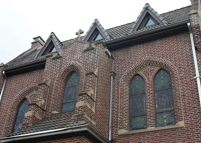 Chateau Connellsville Medieval Royal Chamber