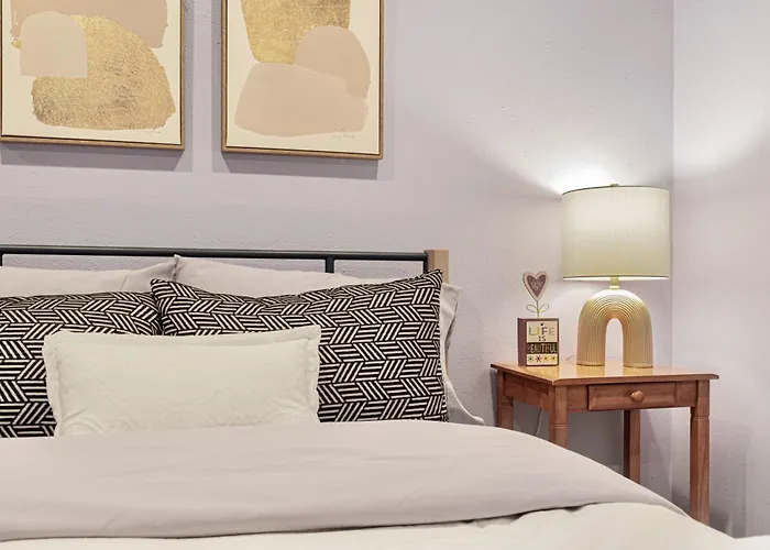 Charming And Spacious House With Relaxing Huge Deck