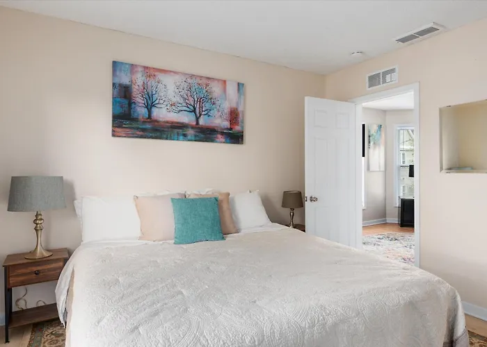2Br Apartment With Private Office Near Downtown - Dahlia