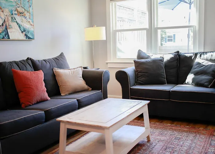 Sojourn'S Sea Views With Balcony Sleeps 10