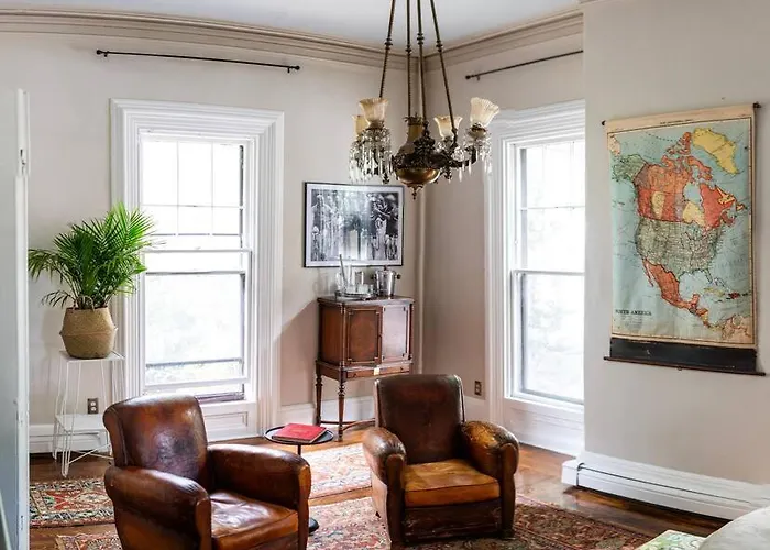 Stunning Apartment In Historic Federal Hill Mansion Near Downtown & College Hill