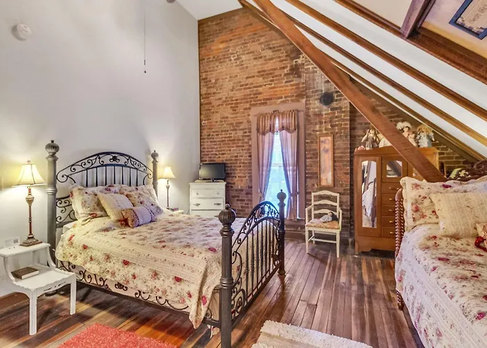 ​Dickinson Room At Main Street Bed & Breakfast