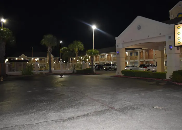 Days Inn By Wyndham Nacogdoches/Sfa University/Downtown