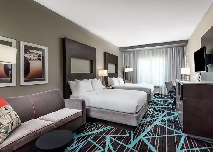 Holiday Inn Express & Suites - Charlotte Airport By Ihg