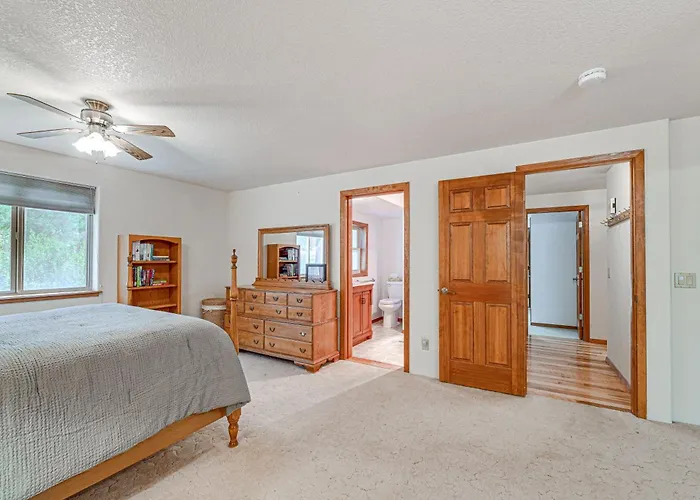 11 Mi To Cathedral Hills: Home W/ Wooded Views!