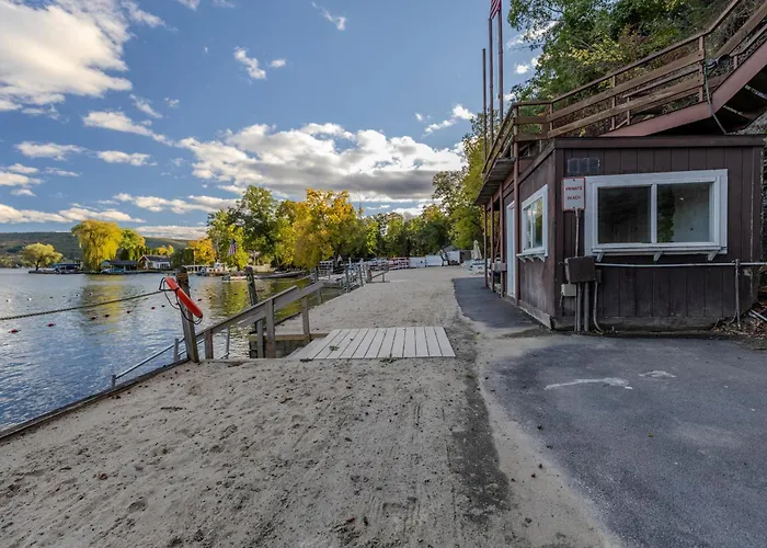 Canandaigua Lake Retreat With View And Private Beach Access, Foliage, Hike, And Ski