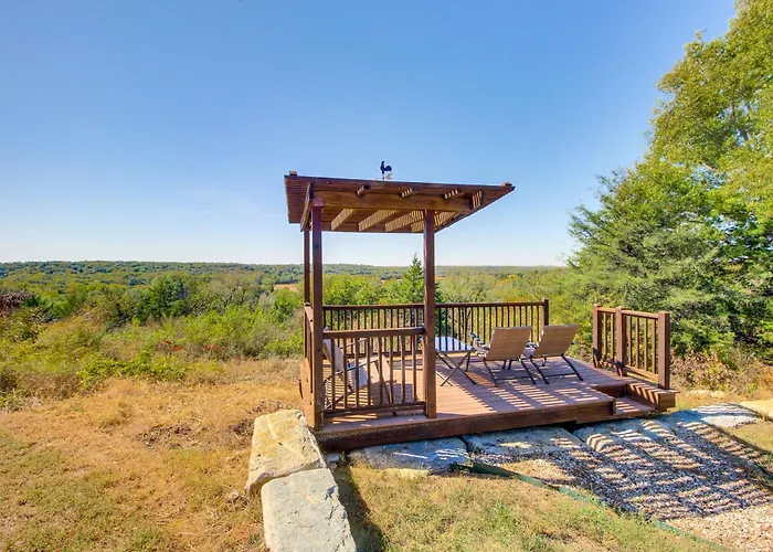 Kansas Gem W/ Fire Pit & Views: 10 Mi To Dtwn!