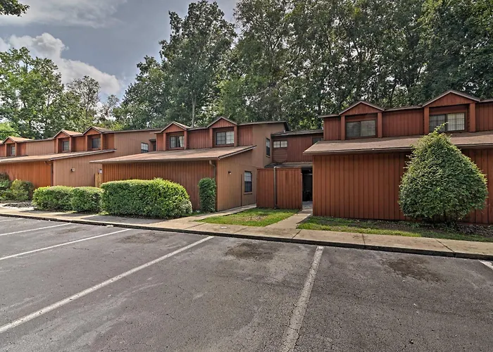 3 Mi To Uf: Townhome W/ Patio In Gainesville!