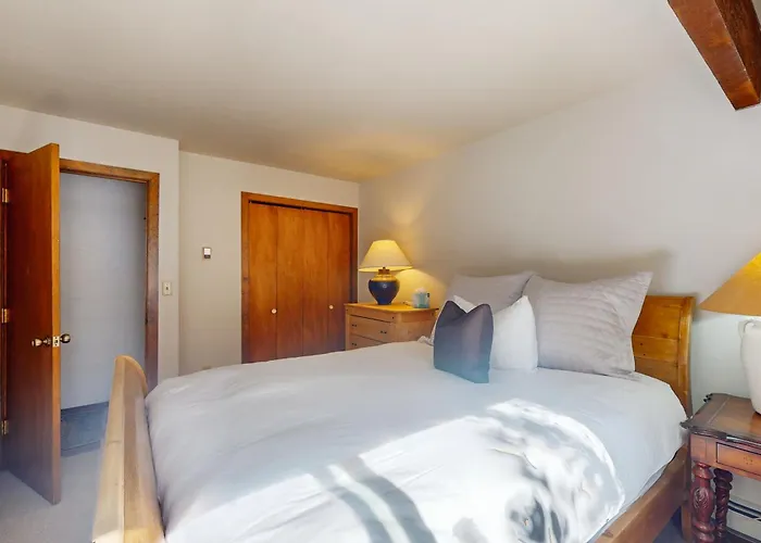 Remodeled Mountain-View Escape