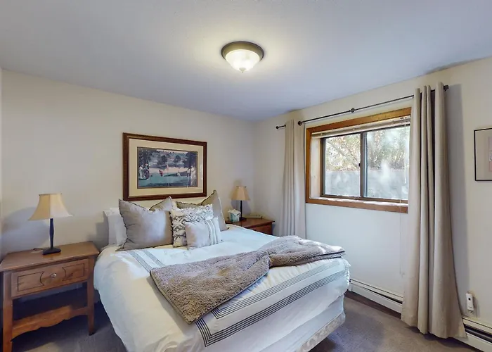 Remodeled Mountain-View Escape