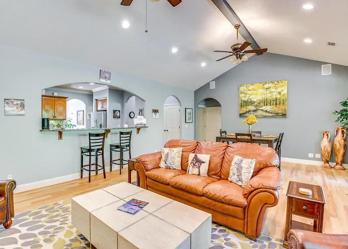 < 5 Mi To Lake Desoto: Grand Hot Springs Home