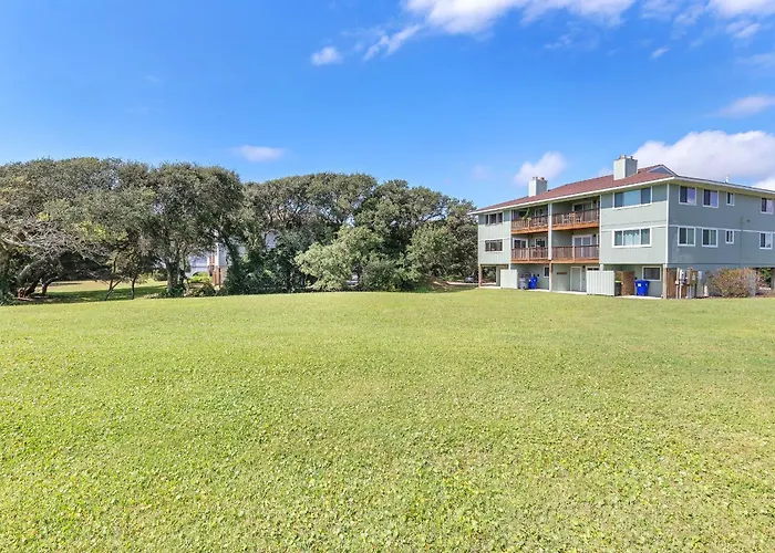 Beach Getaway Among The Oaks By Oak Island Accommodations