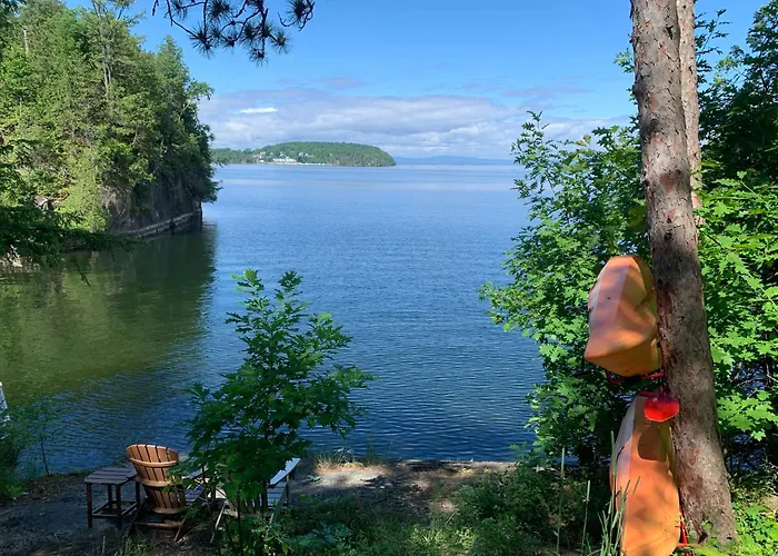 Finlays Cove On The Lake