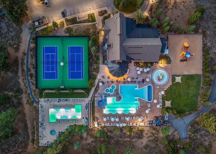 The Cottages, Summer Escape - Golf, Pool & Family Fun - 2-Bedroom