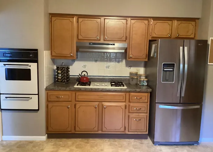 Family Friendly Spacious With Jacuzzi & Fireplace!