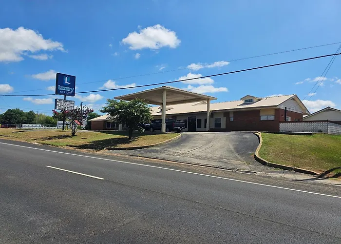 Luxury Inn & Suites And Rv