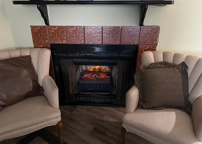 Amazing Duplex Close To Airport, Downtown