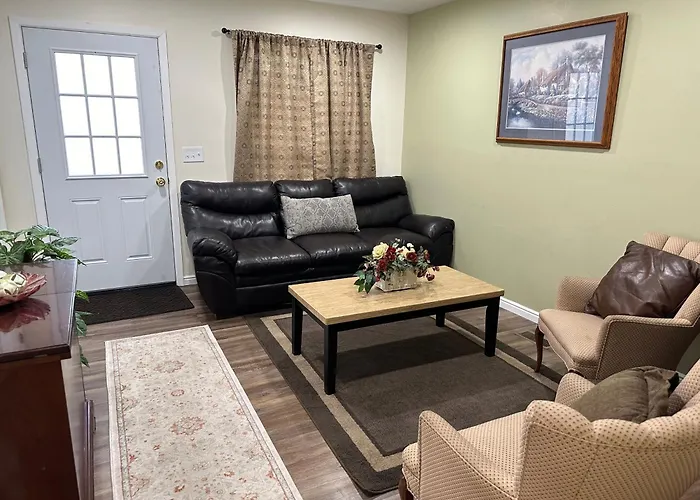 Amazing Duplex Close To Airport, Downtown