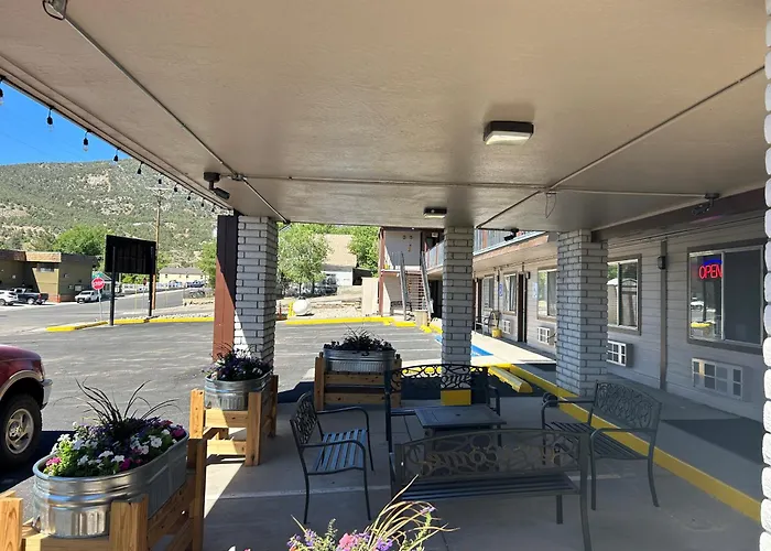Hwy 50 Inn