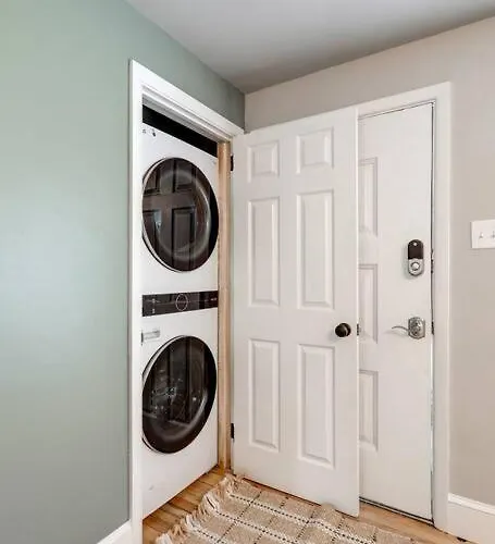 Renovated 2 Bedroom Home Close To Lancaster Attractions