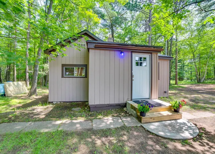 Sunroom, Deck & Grills: Marquette Cottage!