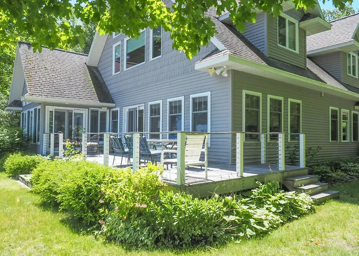 Spacious, Peaceful Lake House W/ Sandy Beach