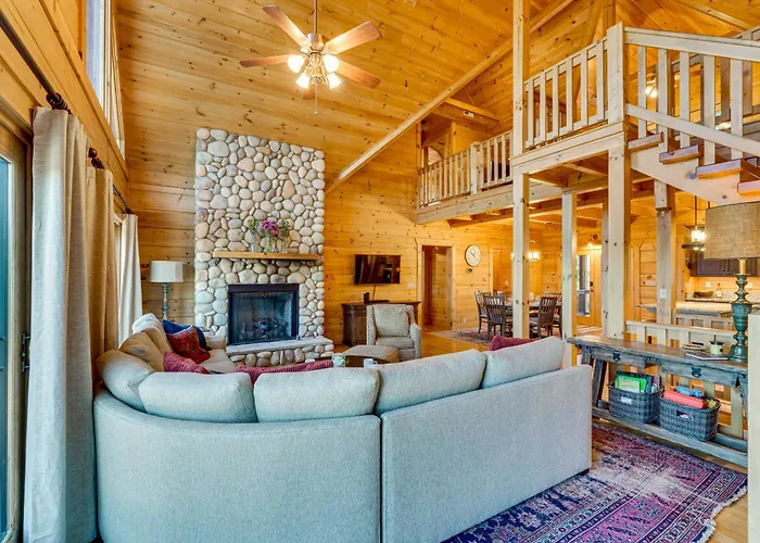 Hot Tub, Game Room! Group-Friendly Nebo Cabin