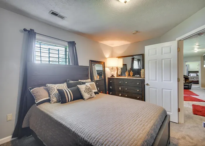 Centrally Located Hampton Home: 6 Mi To Downtown!