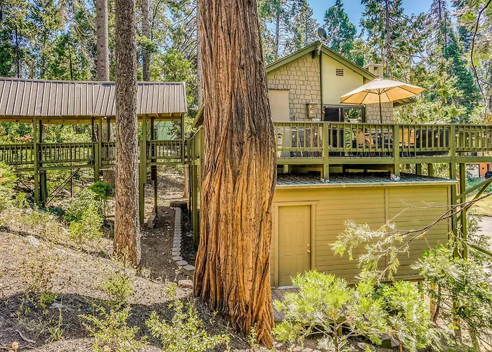 3 Mi To Shaver Lake: Cozy 'Bears Hideaway' Cabin!