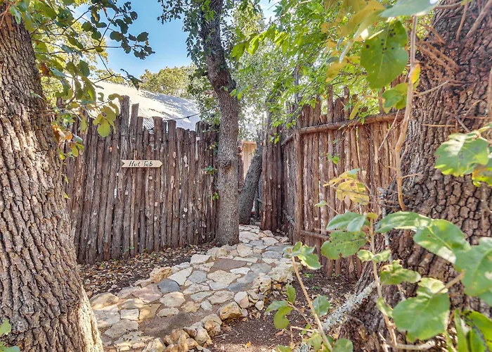 Pet-Friendly Wimberley Cabin W/ Fire Pit & Hot Tub