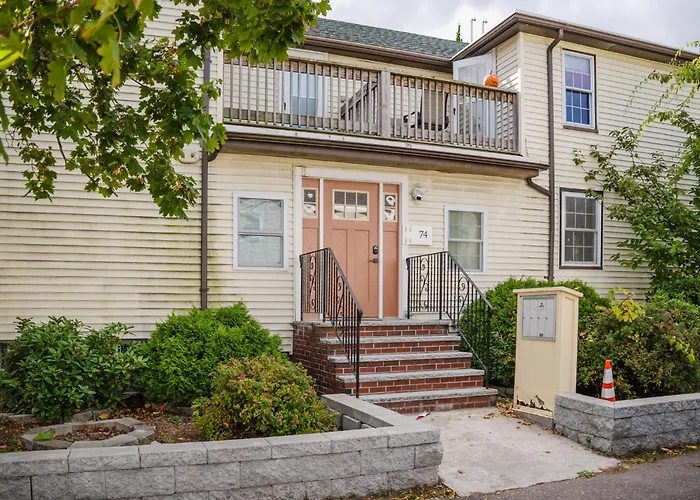 Apt 2Br Quincy Hideout W Balcony, Bathtub, Tv Near Wollaston Beach 74L